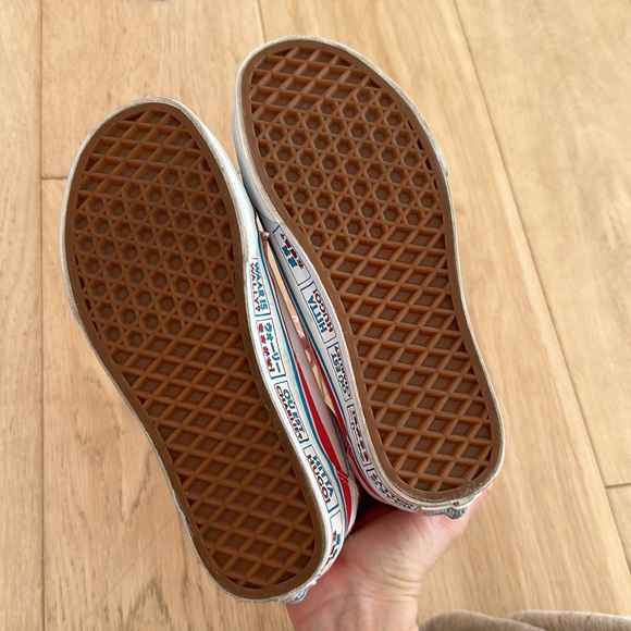 VANS Where’s Waldo lace ups size 3.5 - Picture 4 of 4